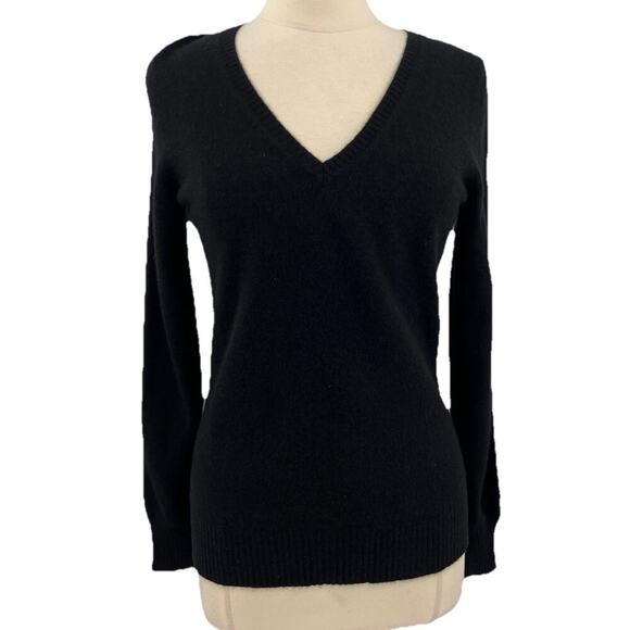 Margaret O'Leary Sweaters - Margaret O'Leary Sweater Womens Black Cashmere Long Sleeve V Neck Pullover M?